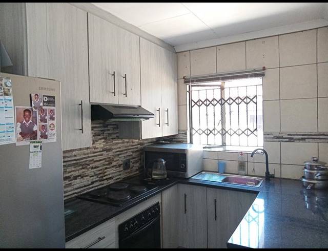 2 BEDROOM TOWNHOUSE FOR SALE IN MOHLAKENG